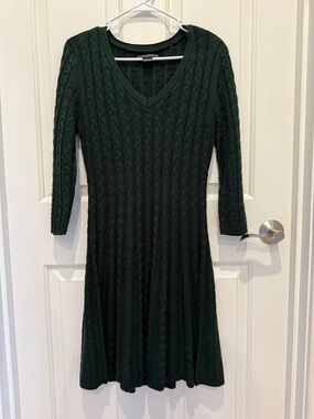 Jessica Howard Dark Green Cable-Knit V-Neck Midi Dress